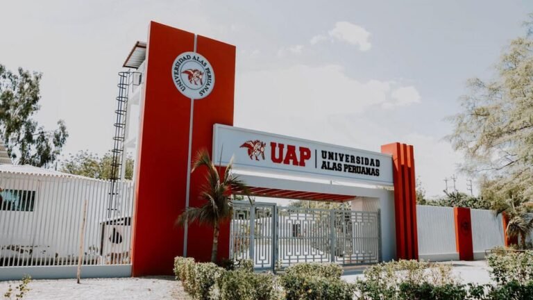 Puerta de entrada Universidad Alas Peruanas