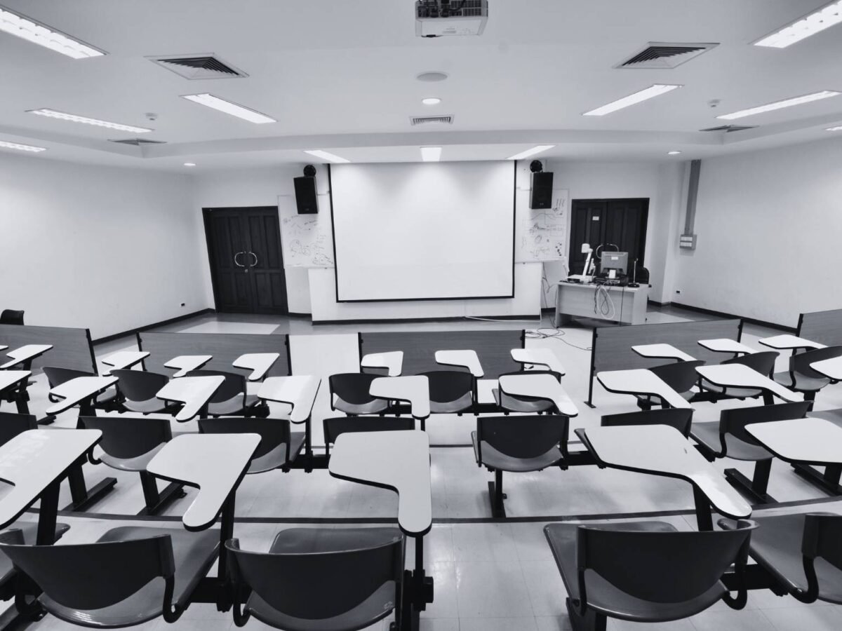 El lado B de las nuevas universidades públicas: ¿Qué dice el MEF y la comunidad educativa?